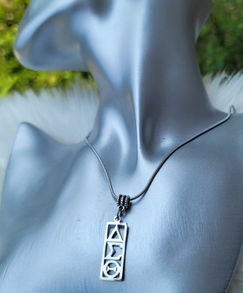 Delta Sigma Theta Vertical necklace- Sorority necklace - Delta Jewelry - Delta Sigma Theta gift - HBCU - Divine Nine Sororities