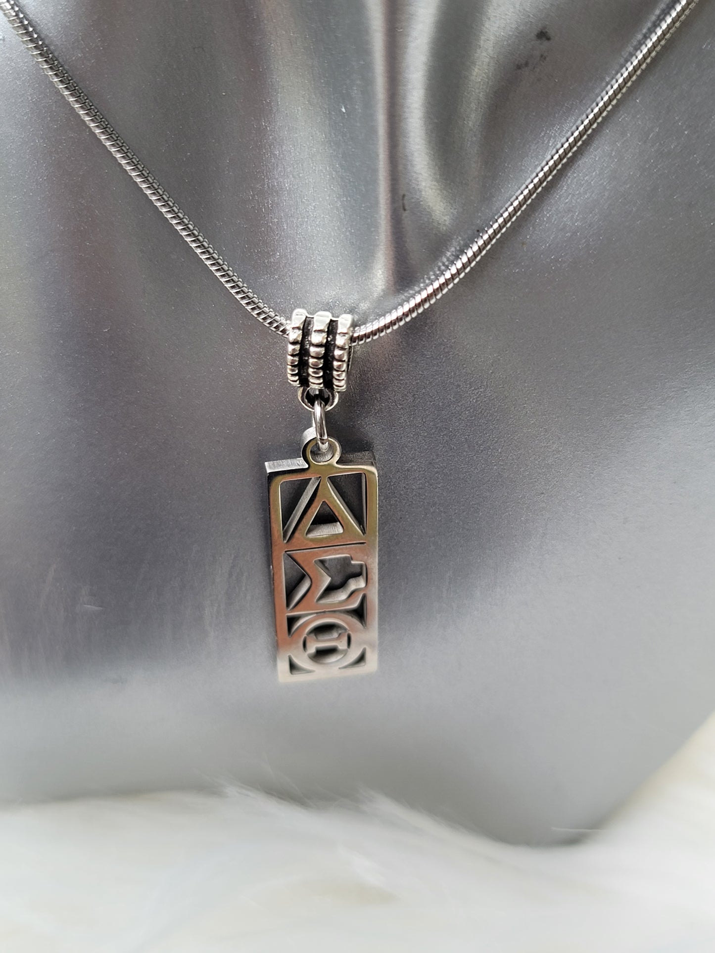 Delta Sigma Theta Vertical necklace- Sorority necklace - Delta Jewelry - Delta Sigma Theta gift - HBCU - Divine Nine Sororities