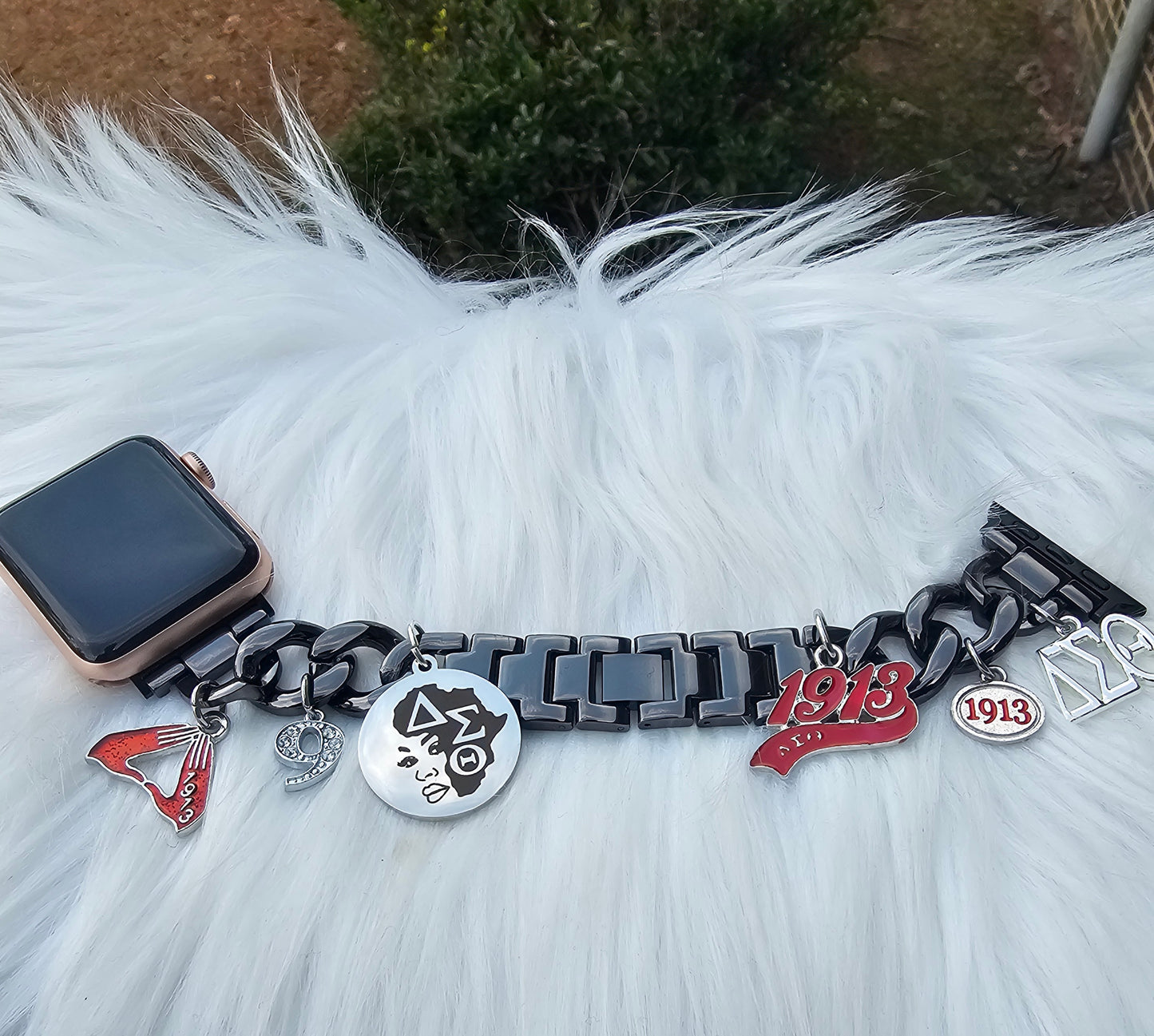 Delta Sigma Theta Custom Fit Sorority Apple Link Watch Band (please message with line number if would like added to design)