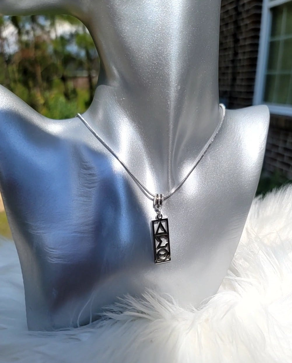 Delta Sigma Theta Vertical necklace- Sorority necklace - Delta Jewelry - Delta Sigma Theta gift - HBCU - Divine Nine Sororities