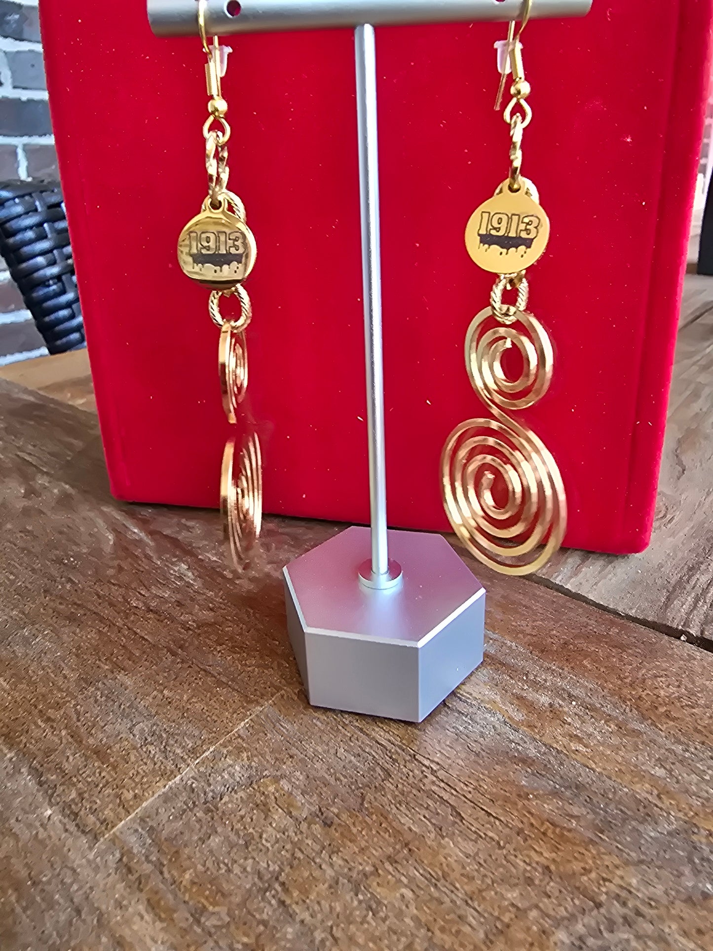 Delta Earrings - DST Earrings - Delta Sigma Theta earrings - Sorority Jewelry - Jewelry - FREE SHIPPING