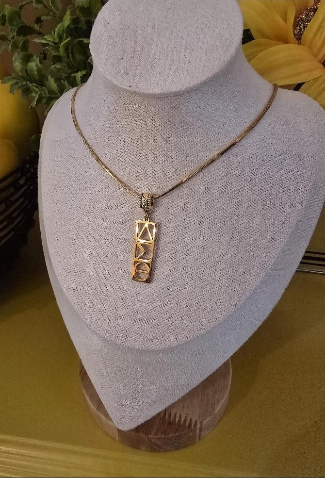 Delta Sigma Theta Vertical necklace- Sorority necklace - Delta Jewelry - Delta Sigma Theta gift - HBCU - Divine Nine Sororities