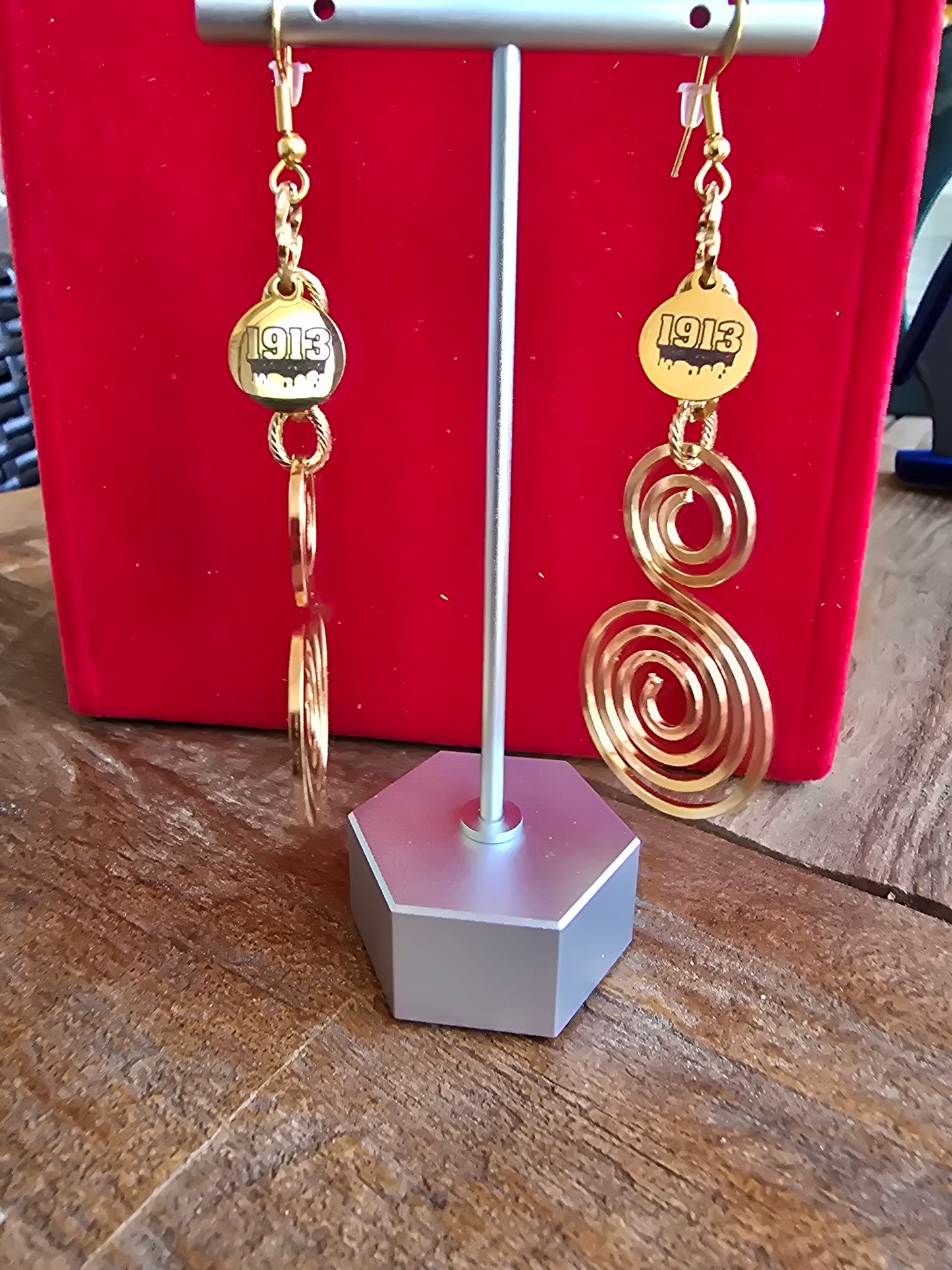 Delta Earrings - DST Earrings - Delta Sigma Theta earrings - Sorority Jewelry - Jewelry - FREE SHIPPING