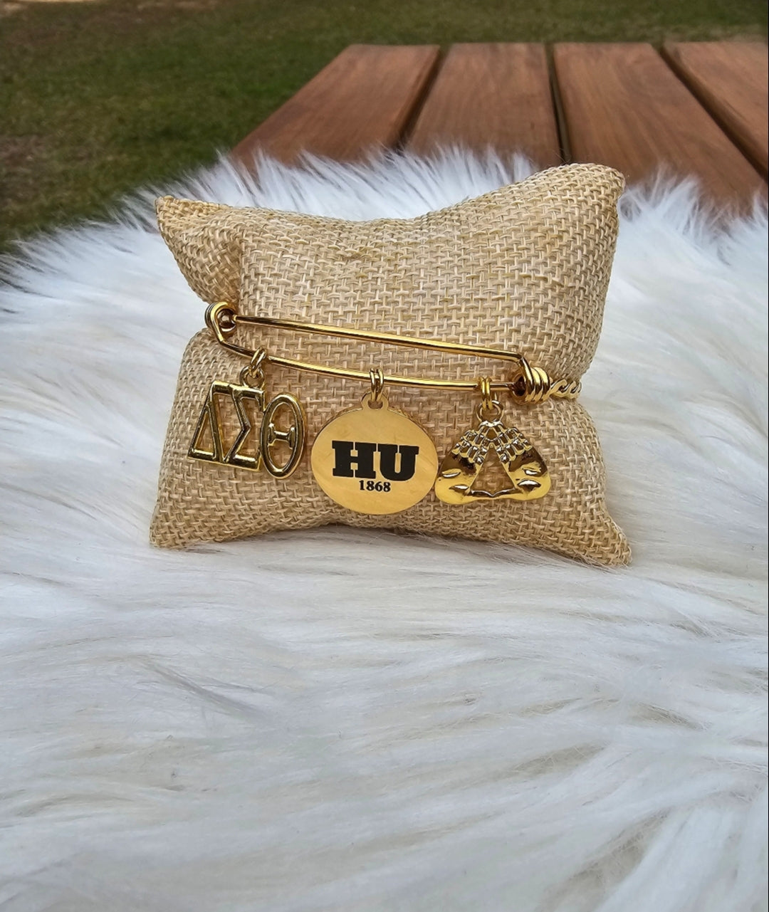 Howard University Delta Bracelet - HBCU - Delta Sigma Theta Bracelet - Sorority Bracelet - DST University bracelet - Sorority Jewelry - HU