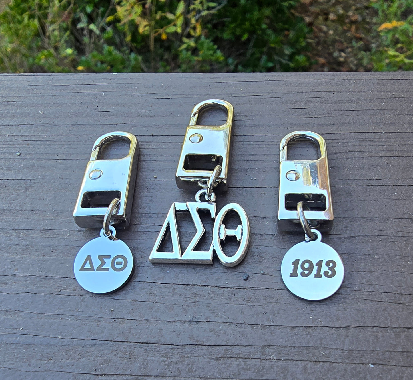 Delta Sigma Theta Zipper Pull in sets of 3, Zipper Charms, Sorority Zipper Tags Bag Tag, DST Gift