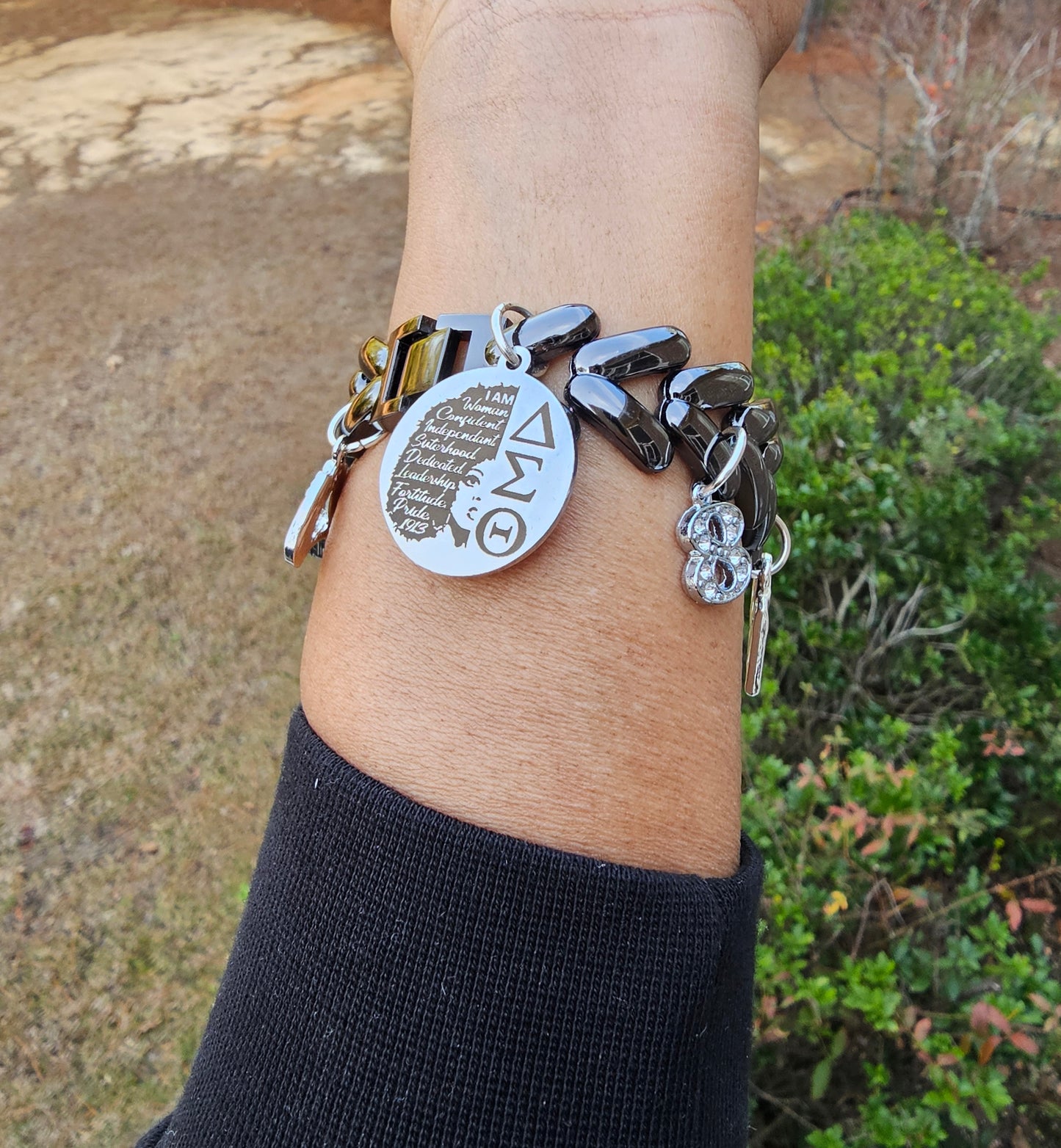 Delta Sigma Theta Custom Fit Sorority Apple Link Watch Band (please message with line number if would like added to design)