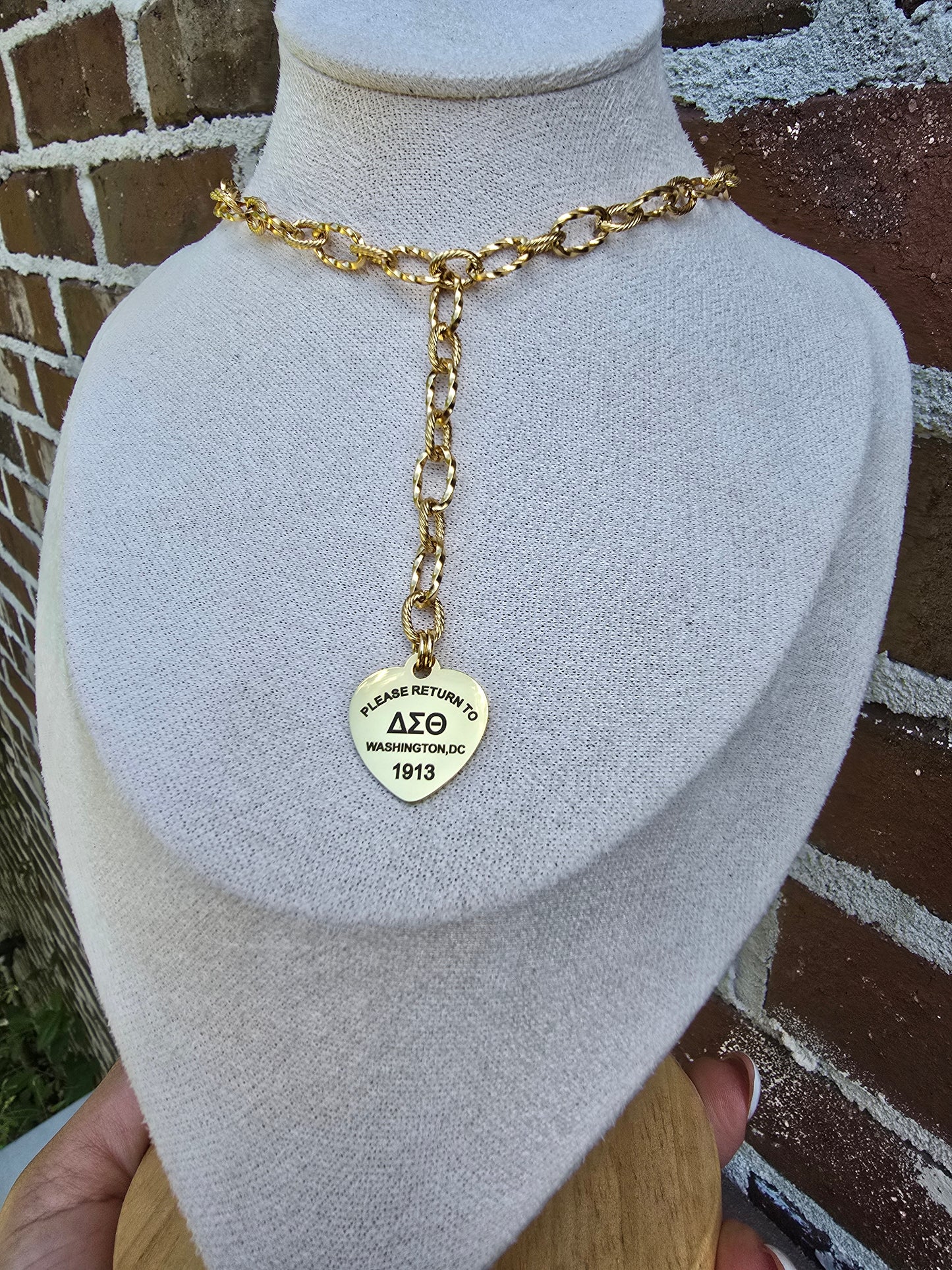 Delta Sigma Theta Heart Lariat necklace- Sorority necklace - Delta Jewelry - Delta Sigma Theta gift - HBCU - Divine Nine Sororities