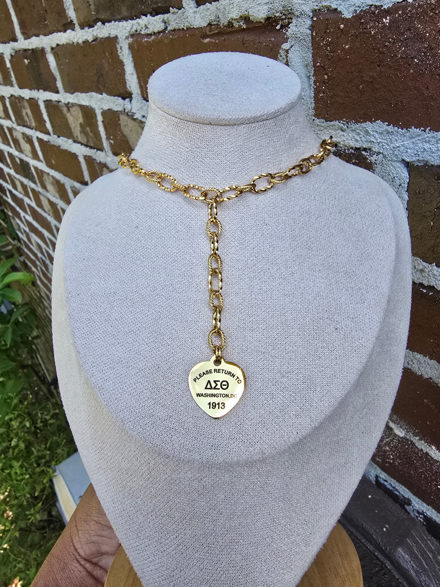 Delta Sigma Theta Heart Lariat necklace- Sorority necklace - Delta Jewelry - Delta Sigma Theta gift - HBCU - Divine Nine Sororities