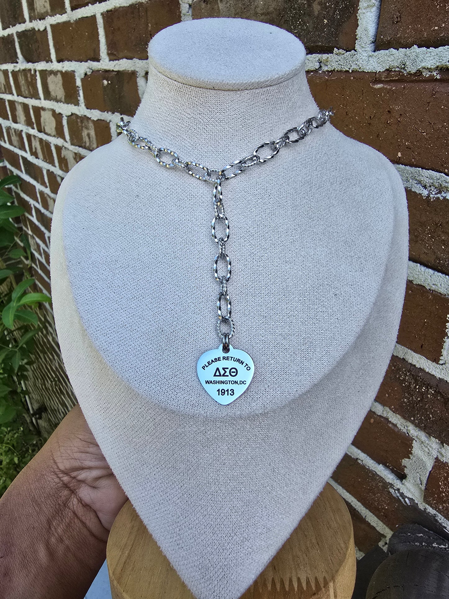 Delta Sigma Theta Heart Lariat necklace- Sorority necklace - Delta Jewelry - Delta Sigma Theta gift - HBCU - Divine Nine Sororities