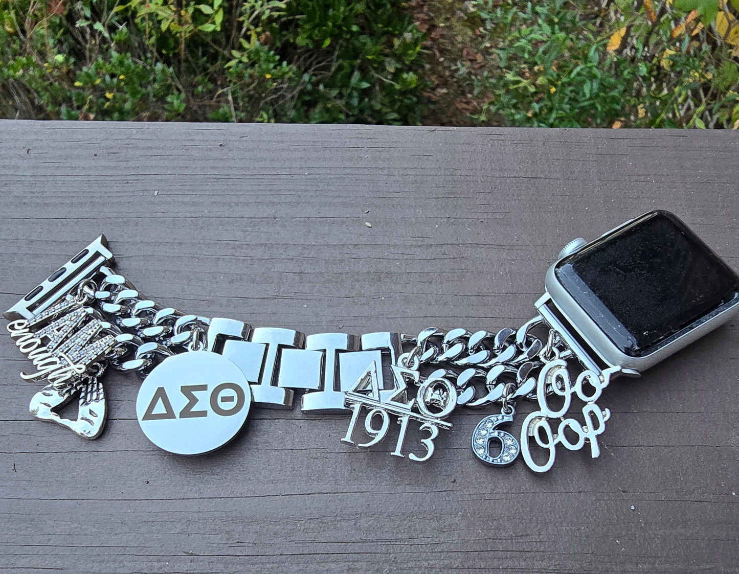 Delta Sigma Theta Custom Fit Sorority Apple Link Watch Band (Please message shop with line number if you would like added to design)