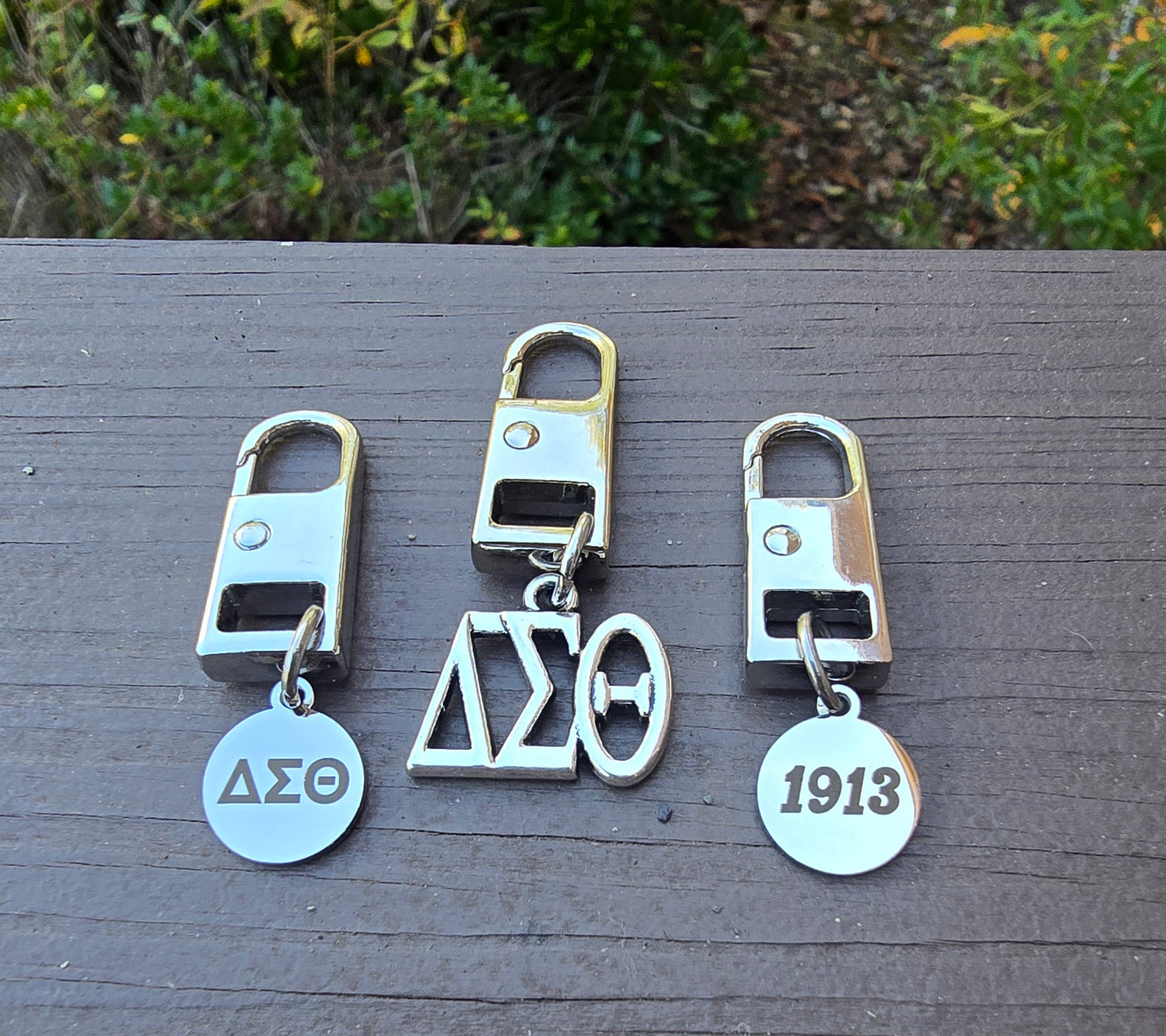 Delta Sigma Theta Zipper Pull in sets of 3, Zipper Charms, Sorority Zipper Tags Bag Tag, DST Gift