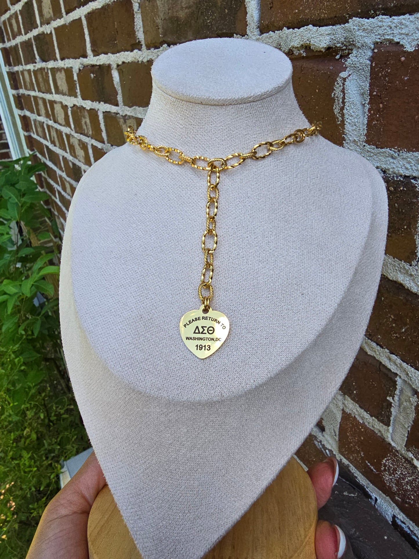 Delta Sigma Theta Heart Lariat necklace- Sorority necklace - Delta Jewelry - Delta Sigma Theta gift - HBCU - Divine Nine Sororities