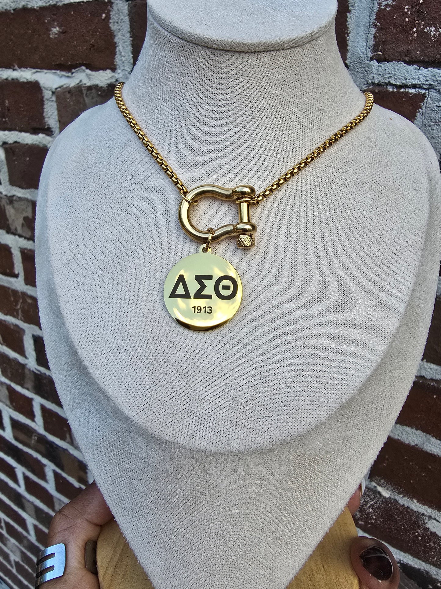 Delta Sigma Theta Horseshoe Clasp Sorority Necklaces - DST Greek Letter Sorority Necklace - Delta Sigma Theta Jewelry