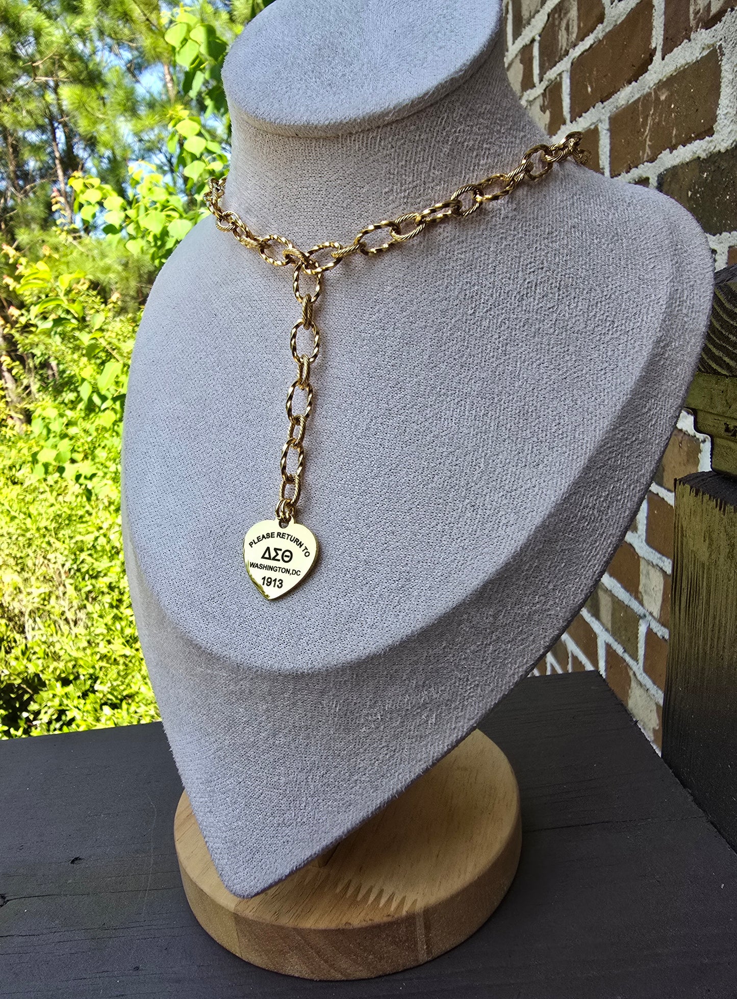 Delta Sigma Theta Heart Lariat necklace- Sorority necklace - Delta Jewelry - Delta Sigma Theta gift - HBCU - Divine Nine Sororities