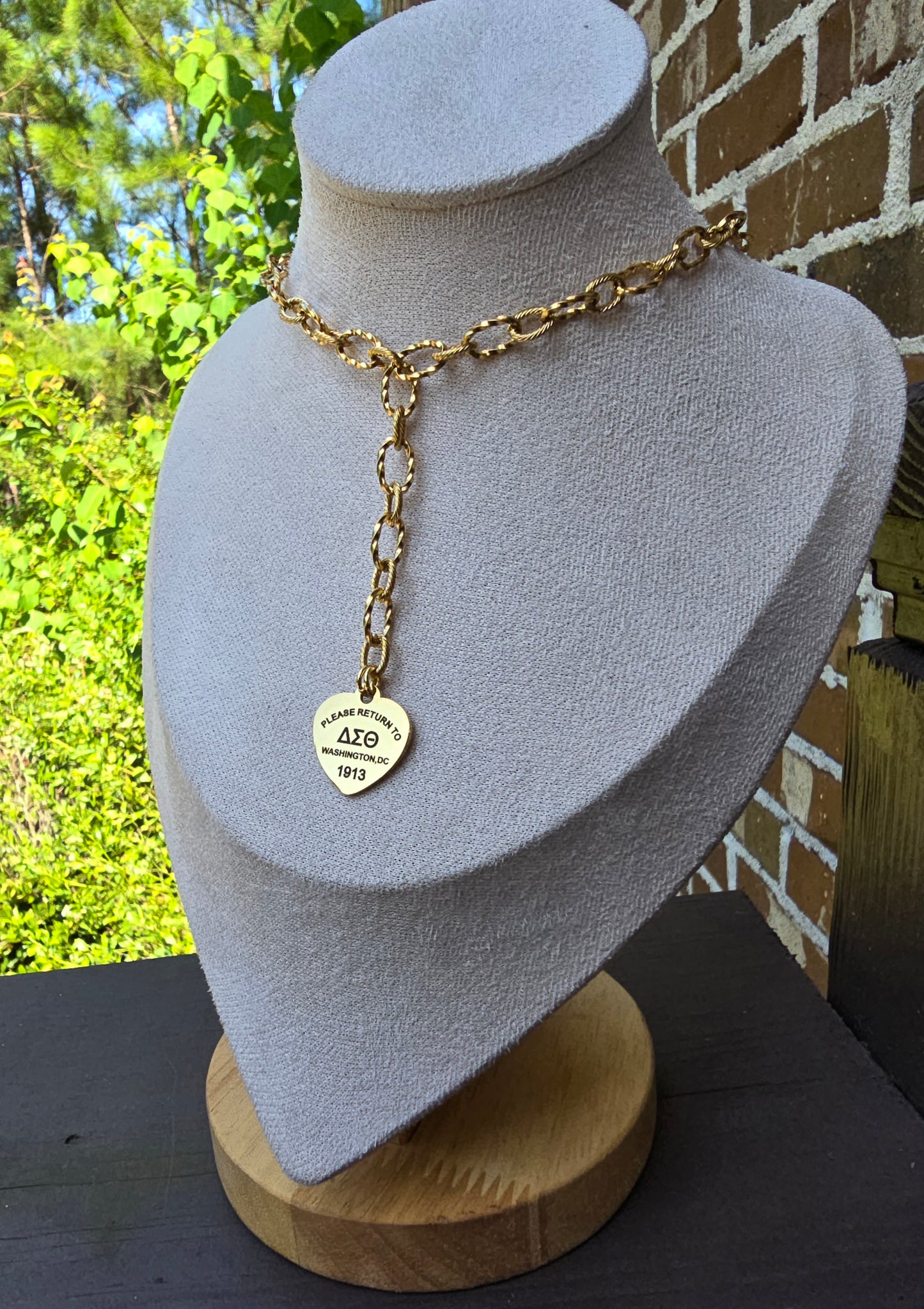 Delta Sigma Theta Heart Lariat necklace- Sorority necklace - Delta Jewelry - Delta Sigma Theta gift - HBCU - Divine Nine Sororities