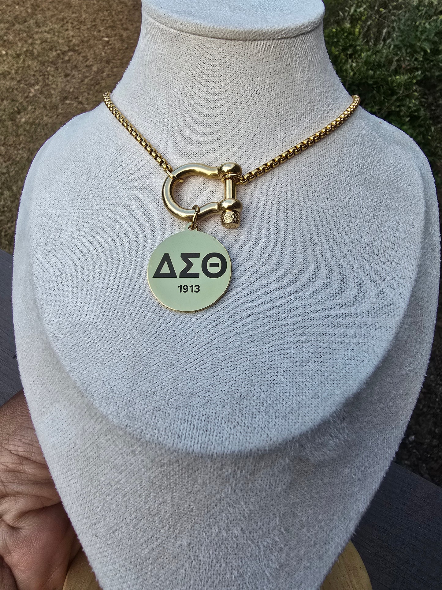 Delta Sigma Theta Horseshoe Clasp Sorority Necklaces - DST Greek Letter Sorority Necklace - Delta Sigma Theta Jewelry