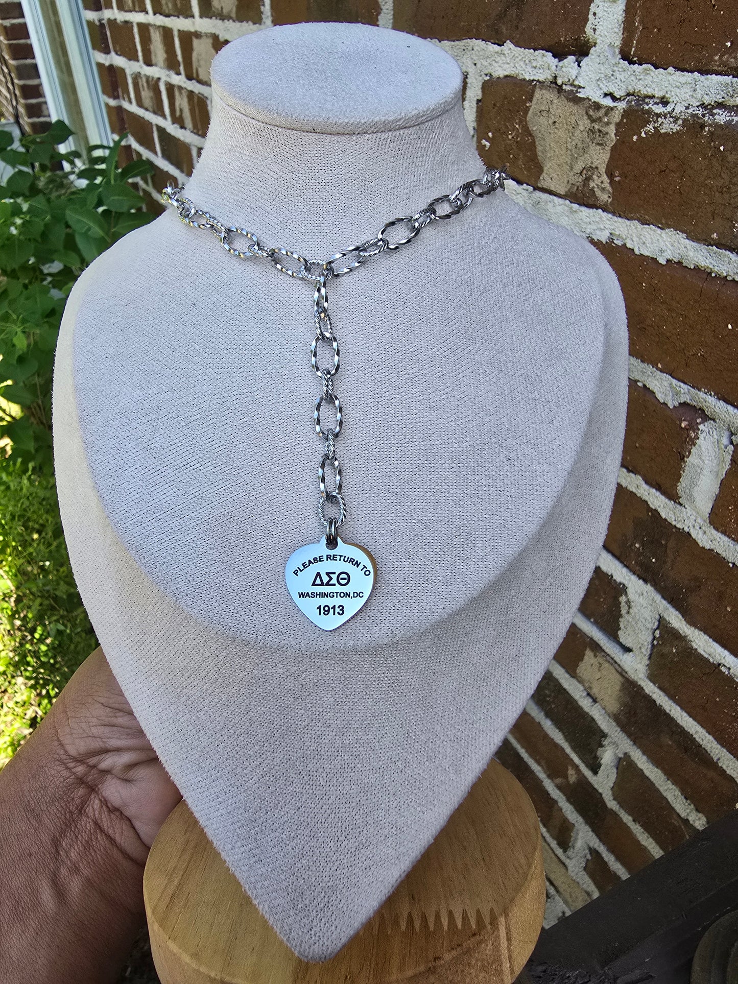 Delta Sigma Theta Heart Lariat necklace- Sorority necklace - Delta Jewelry - Delta Sigma Theta gift - HBCU - Divine Nine Sororities
