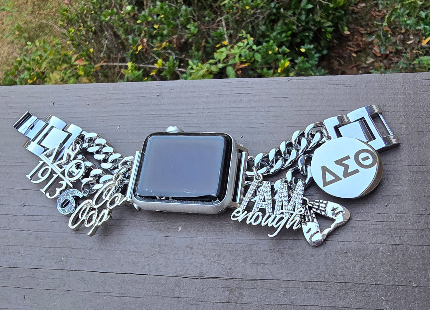 Delta Sigma Theta Custom Fit Sorority Apple Link Watch Band (Please message shop with line number if you would like added to design)