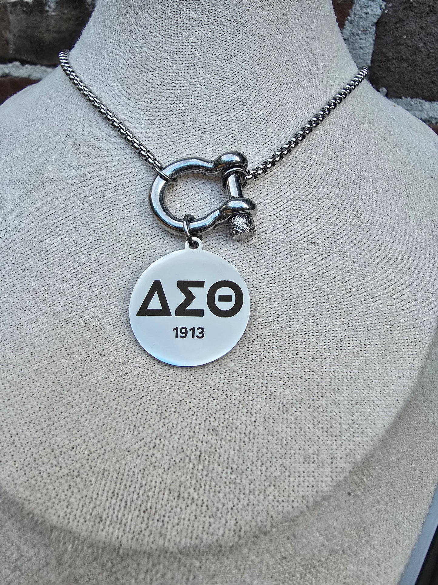 Delta Sigma Theta Horseshoe Clasp Sorority Necklaces - DST Greek Letter Sorority Necklace - Delta Sigma Theta Jewelry