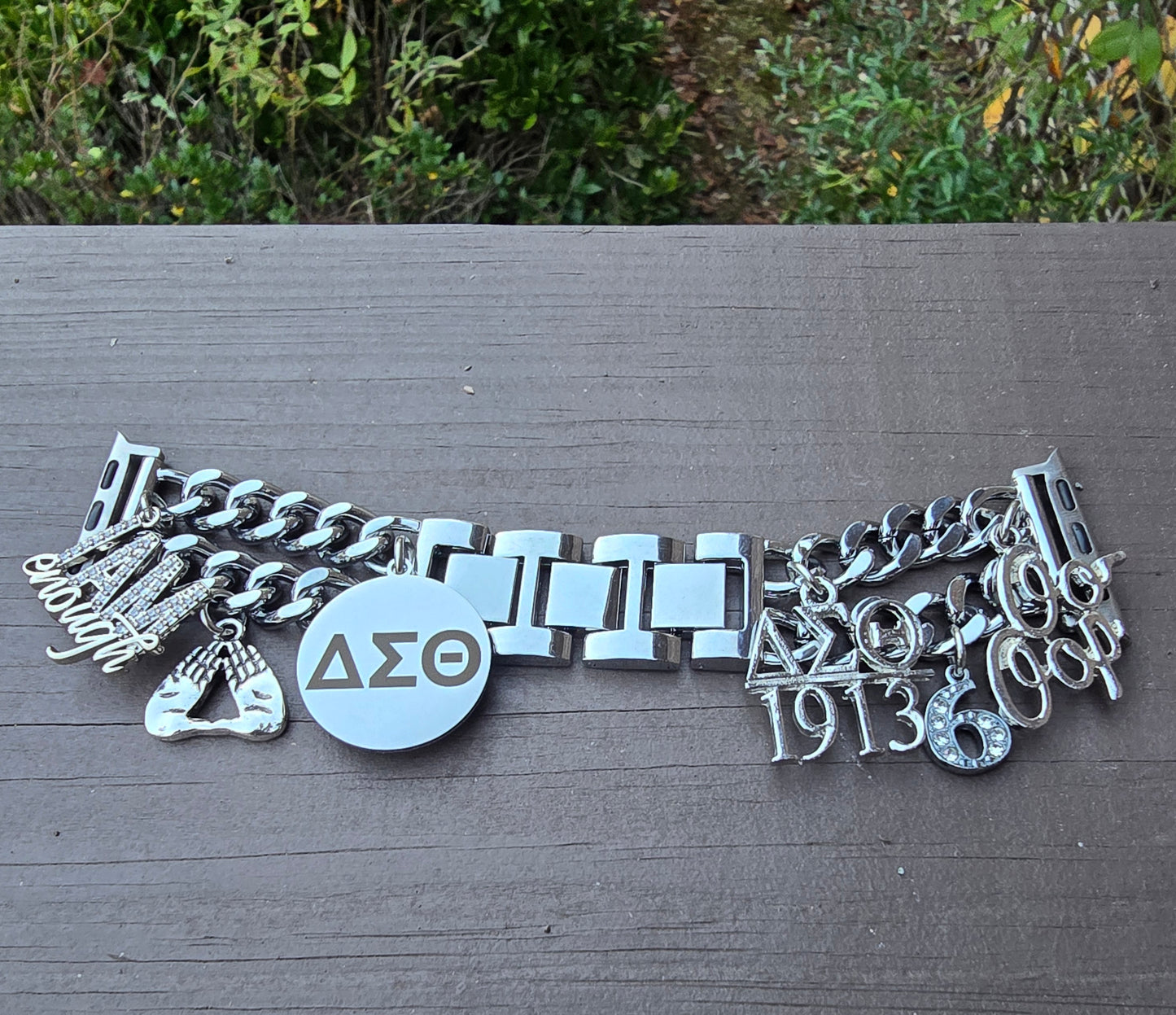 Delta Sigma Theta Custom Fit Sorority Apple Link Watch Band (Please message shop with line number if you would like added to design)