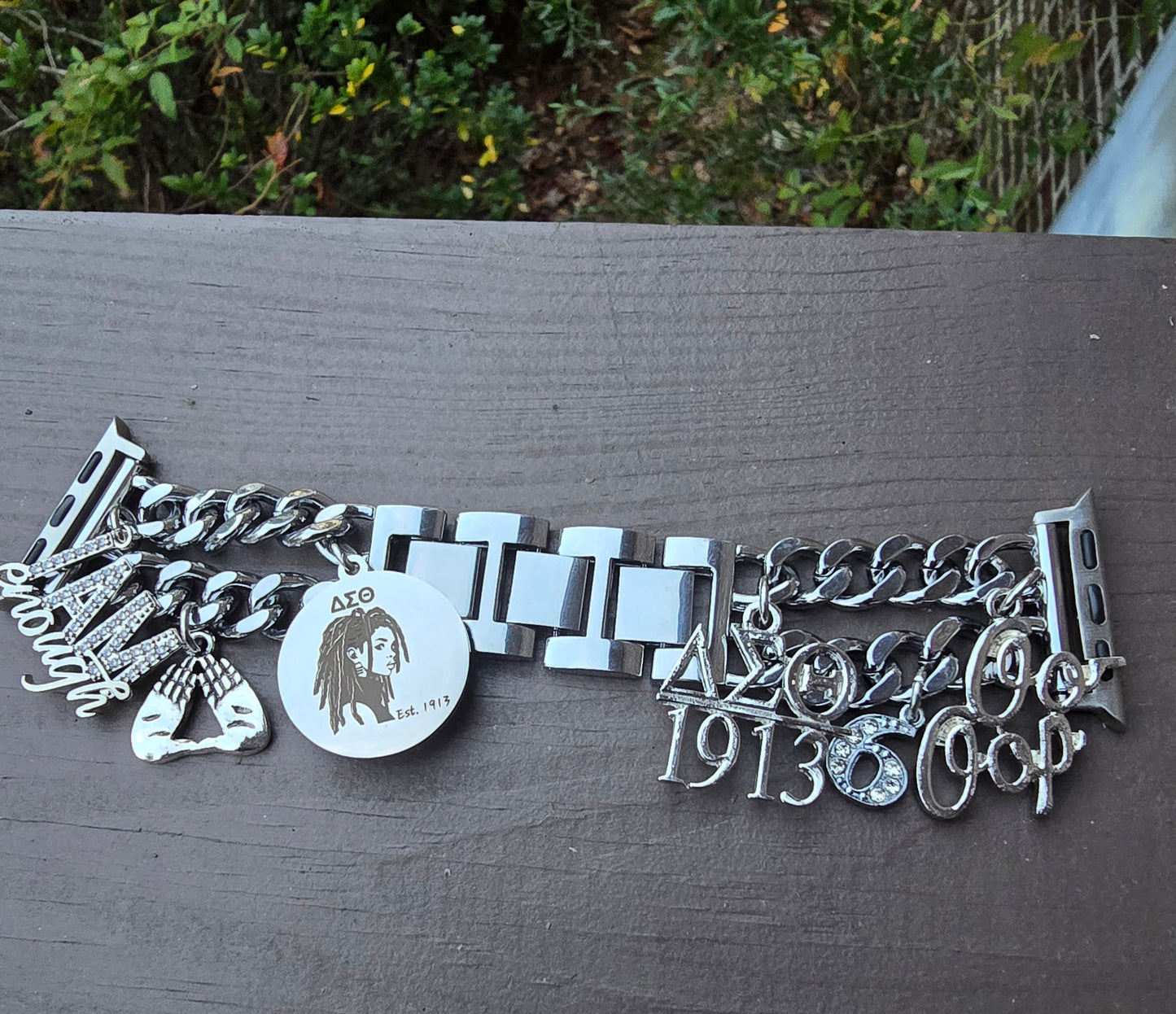 Delta Sigma Theta Custom Fit Sorority Apple Link Watch Band (Please message shop with line number if you would like added to design)