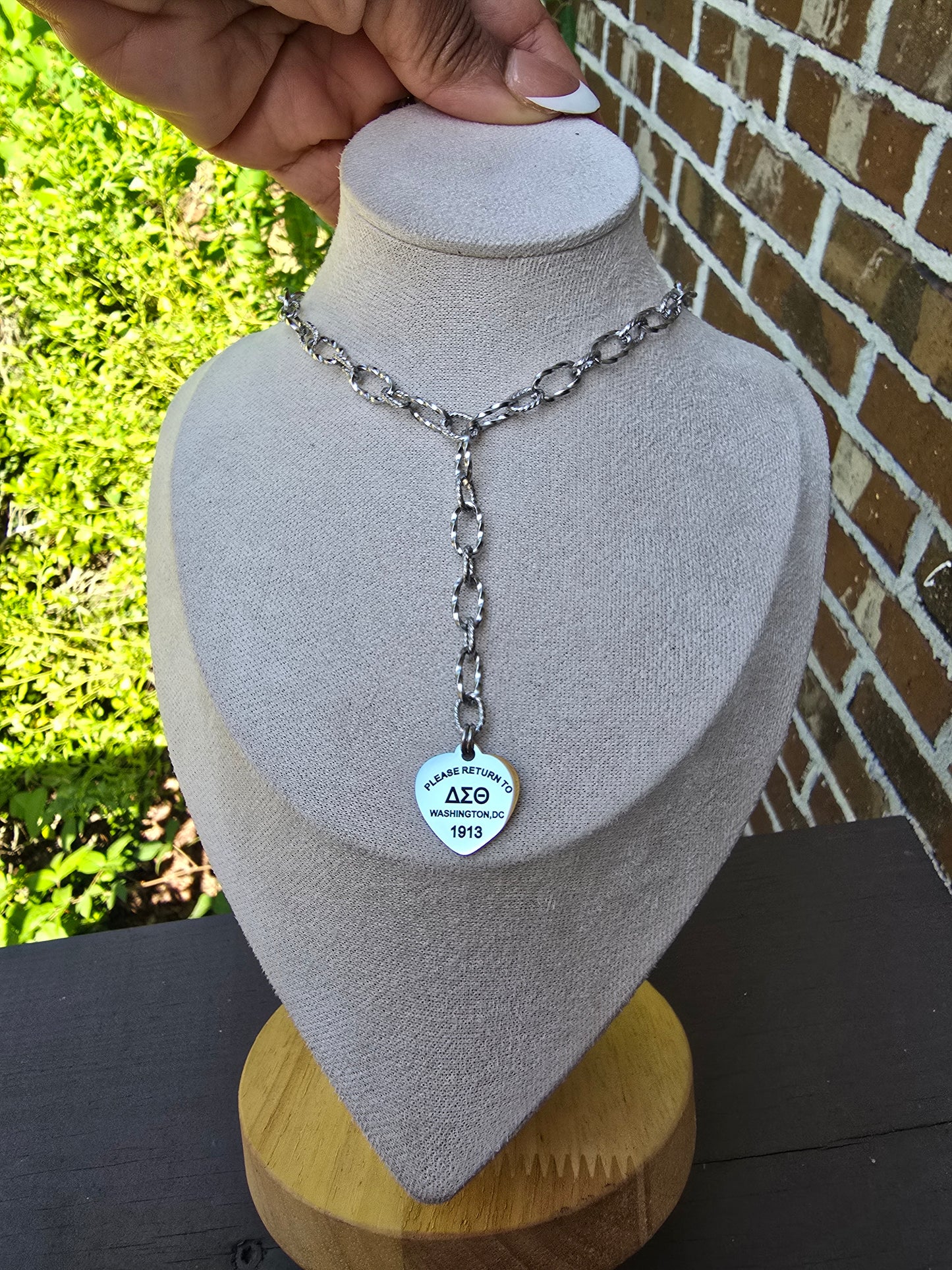 Delta Sigma Theta Heart Lariat necklace- Sorority necklace - Delta Jewelry - Delta Sigma Theta gift - HBCU - Divine Nine Sororities