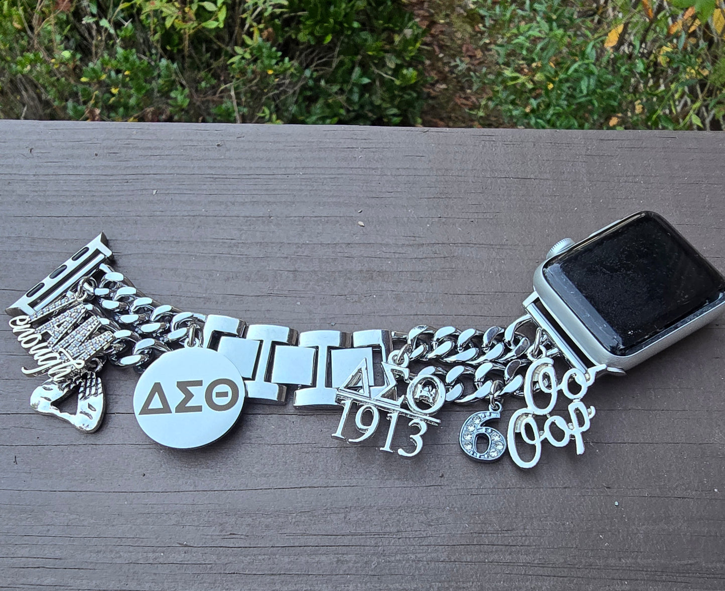 Delta Sigma Theta Custom Fit Sorority Apple Link Watch Band (Please message shop with line number if you would like added to design)