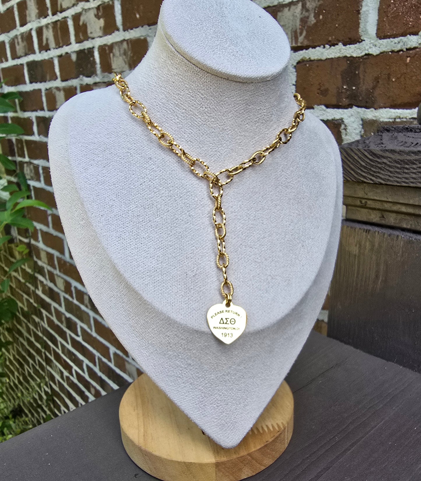 Delta Sigma Theta Heart Lariat necklace- Sorority necklace - Delta Jewelry - Delta Sigma Theta gift - HBCU - Divine Nine Sororities