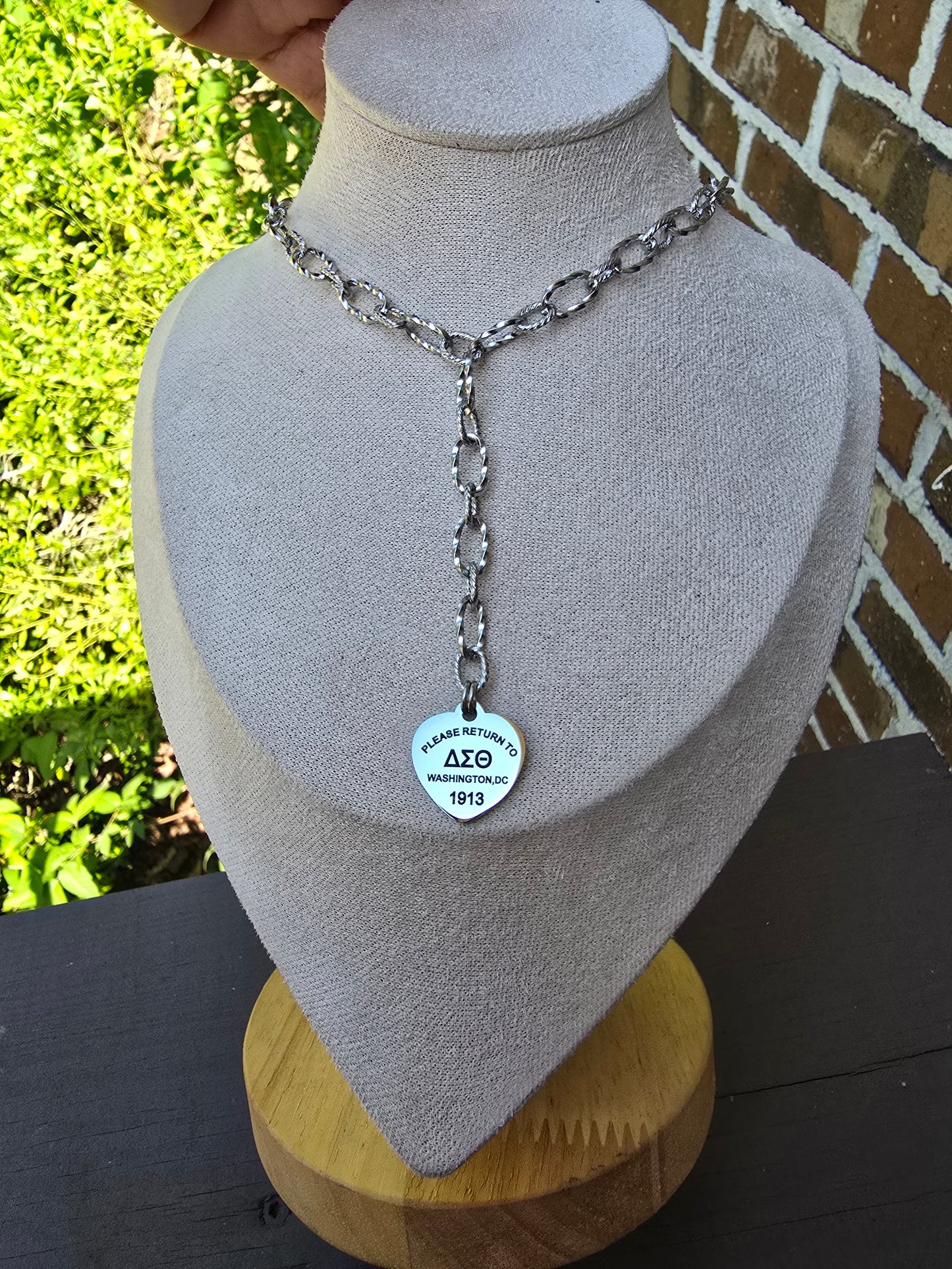 Delta Sigma Theta Heart Lariat necklace- Sorority necklace - Delta Jewelry - Delta Sigma Theta gift - HBCU - Divine Nine Sororities