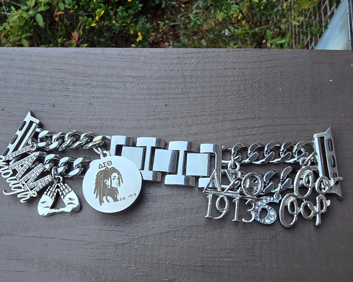 Delta Sigma Theta Custom Fit Sorority Apple Link Watch Band (Please message shop with line number if you would like added to design)