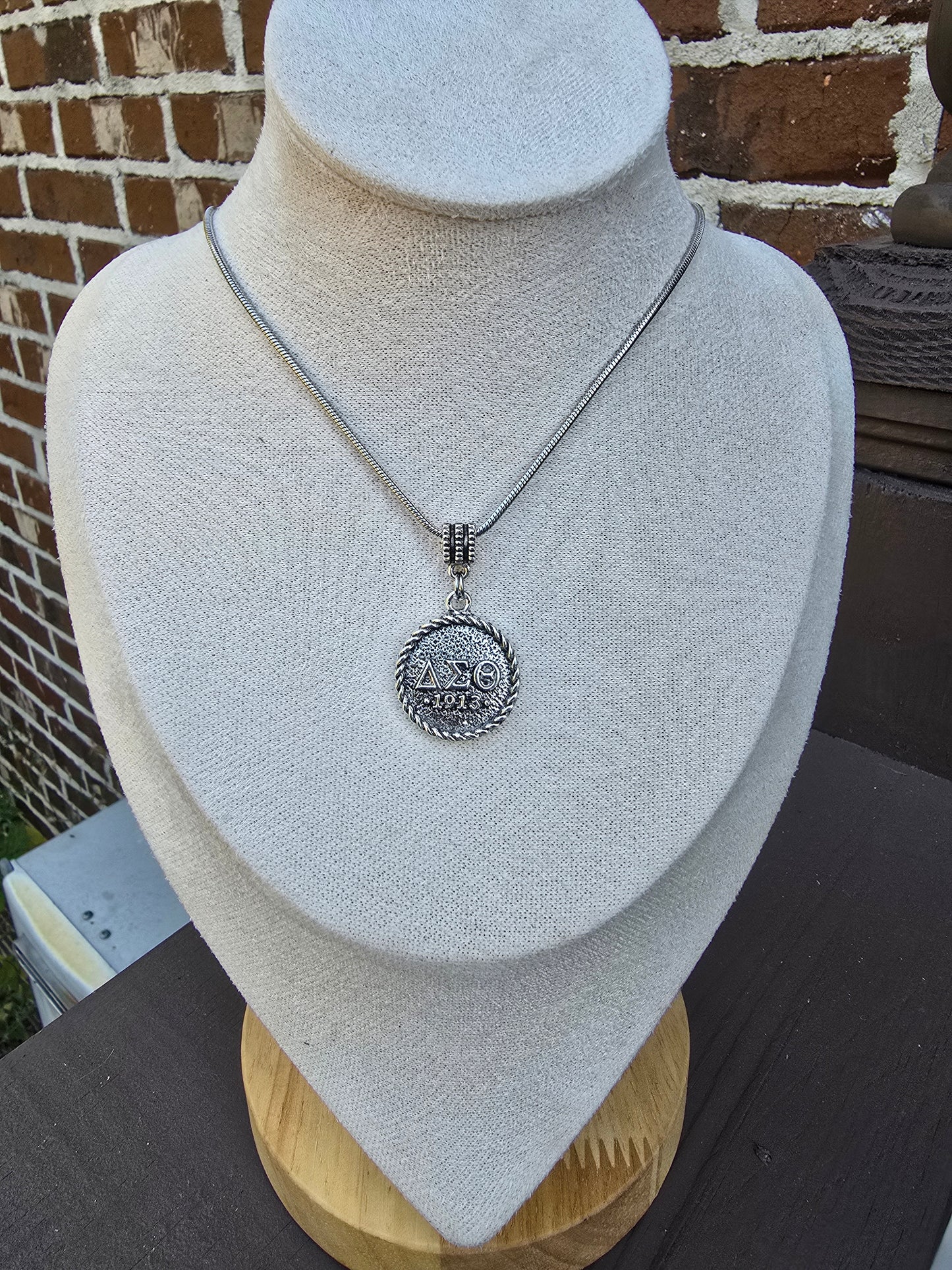 Delta Sigma Theta necklace- Sorority necklace - Delta Jewelry - Delta Sigma Theta gift - HBCU - Divine Nine Sororities