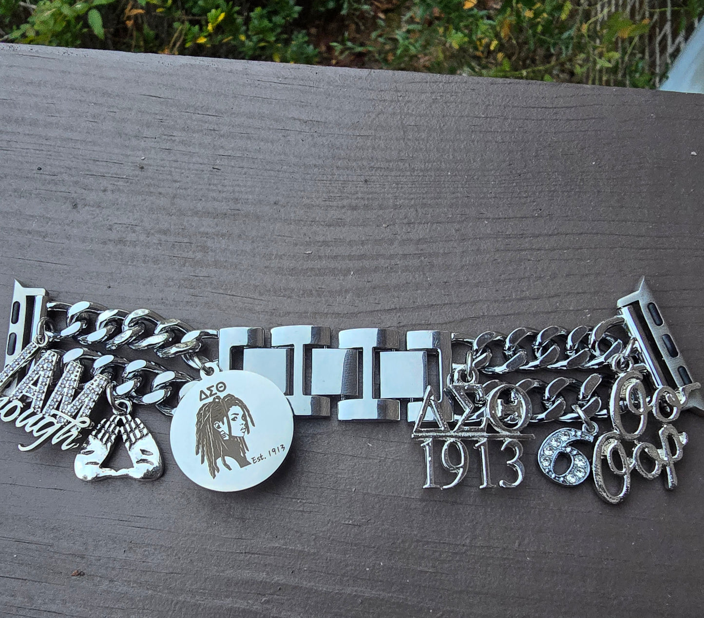 Delta Sigma Theta Custom Fit Sorority Apple Link Watch Band (Please message shop with line number if you would like added to design)