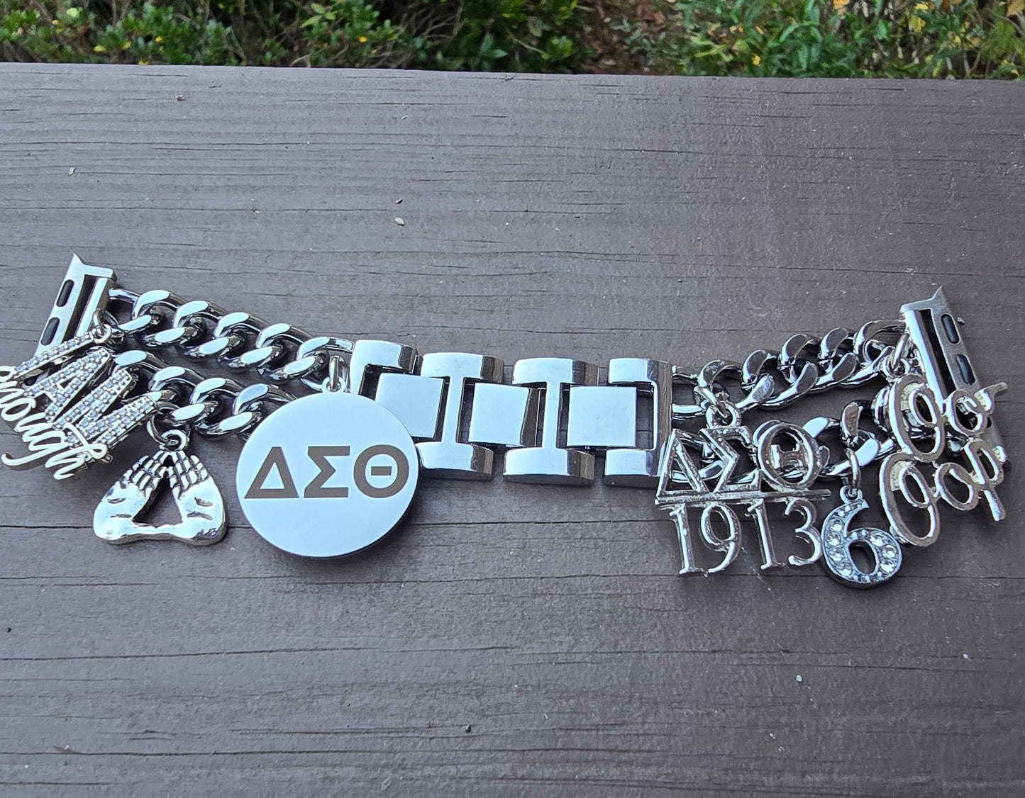 Delta Sigma Theta Custom Fit Sorority Apple Link Watch Band (Please message shop with line number if you would like added to design)