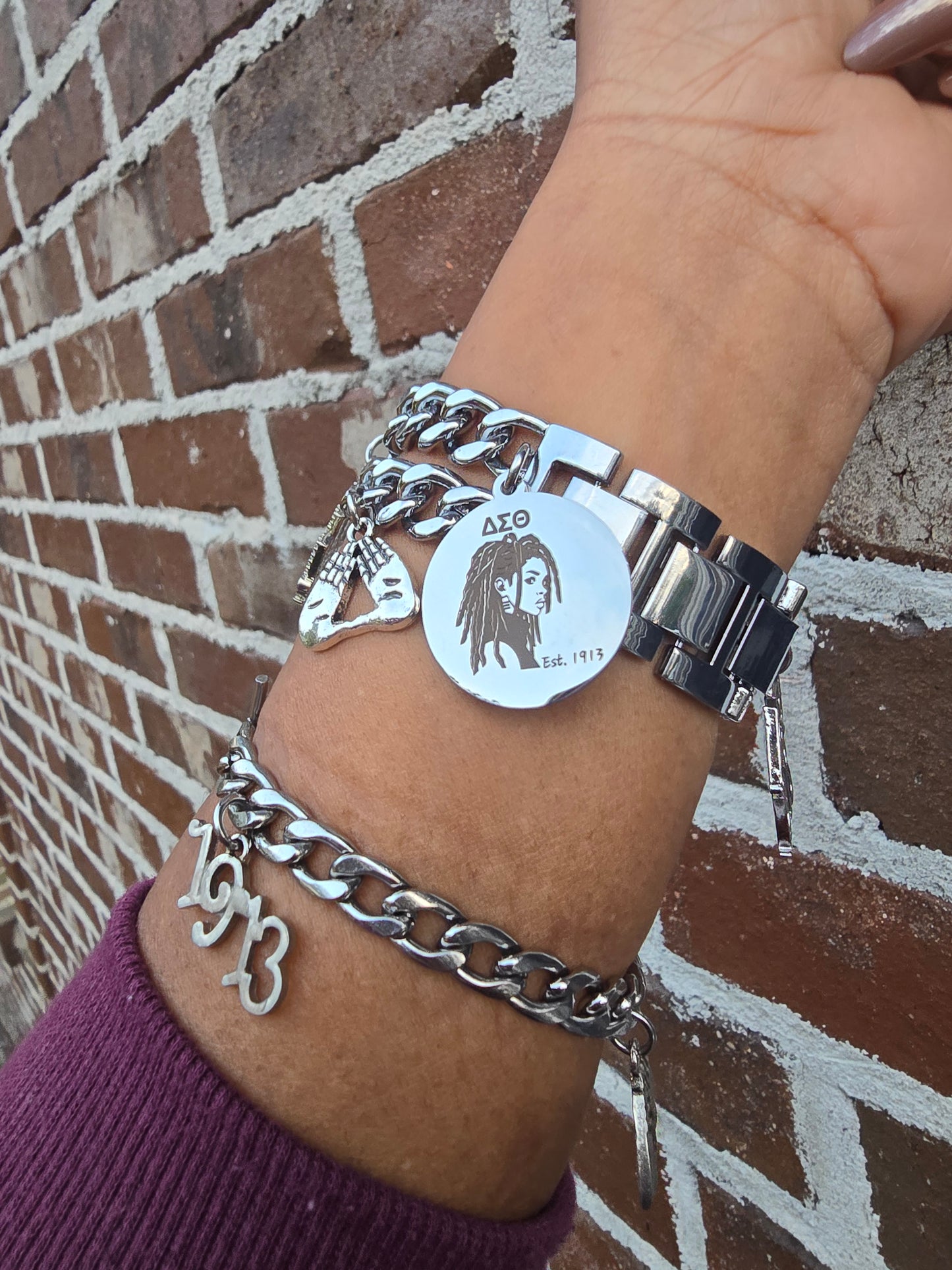 Delta Sigma Theta Custom Fit Sorority Apple Link Watch Band (Please message shop with line number if you would like added to design)